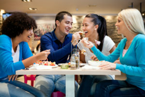 image of people eating out in moderation which helps avoid the quitter's mindset while dieting